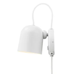 Angle vegglampe med USB - Hvit