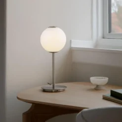 Audrey bordlampe med USB-C