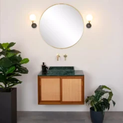 Berend vegglampe IP44 - Svart/Opal