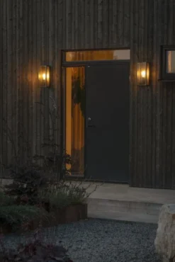 Carpi vegglampe utendørs IP44 - Svart/Klart glass