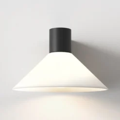 Conic vegglampe IP44