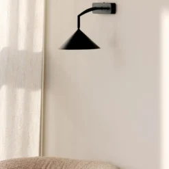 Curve vegglampe
