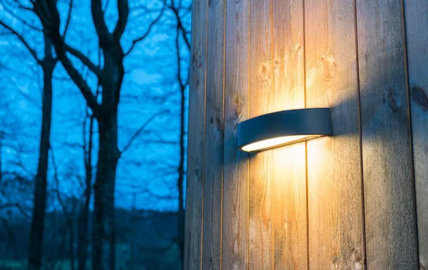 Curve vegglampe opp/ned 10W 2700K dimbar IP65