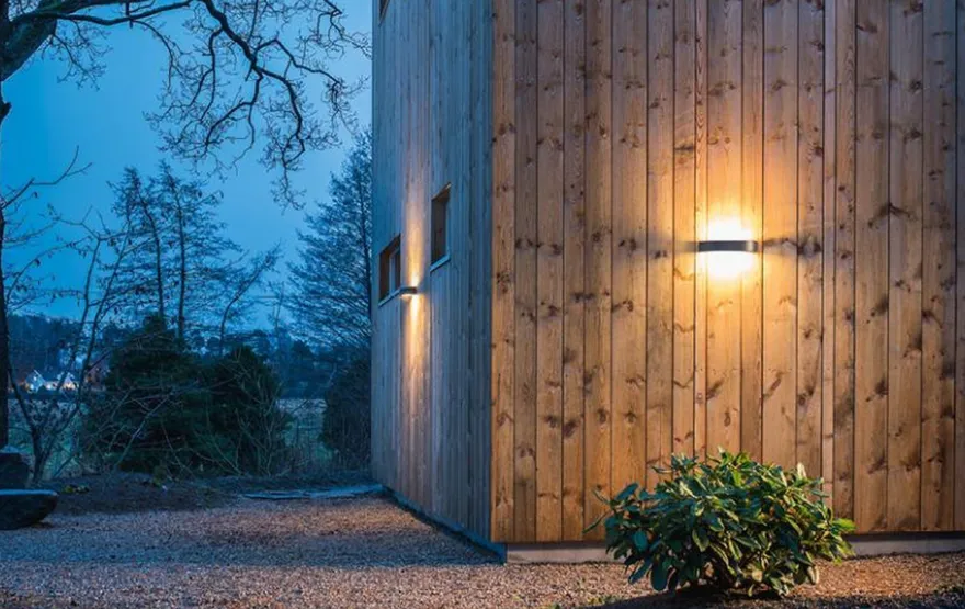 Curve vegglampe opp/ned 10W 2700K dimbar IP65