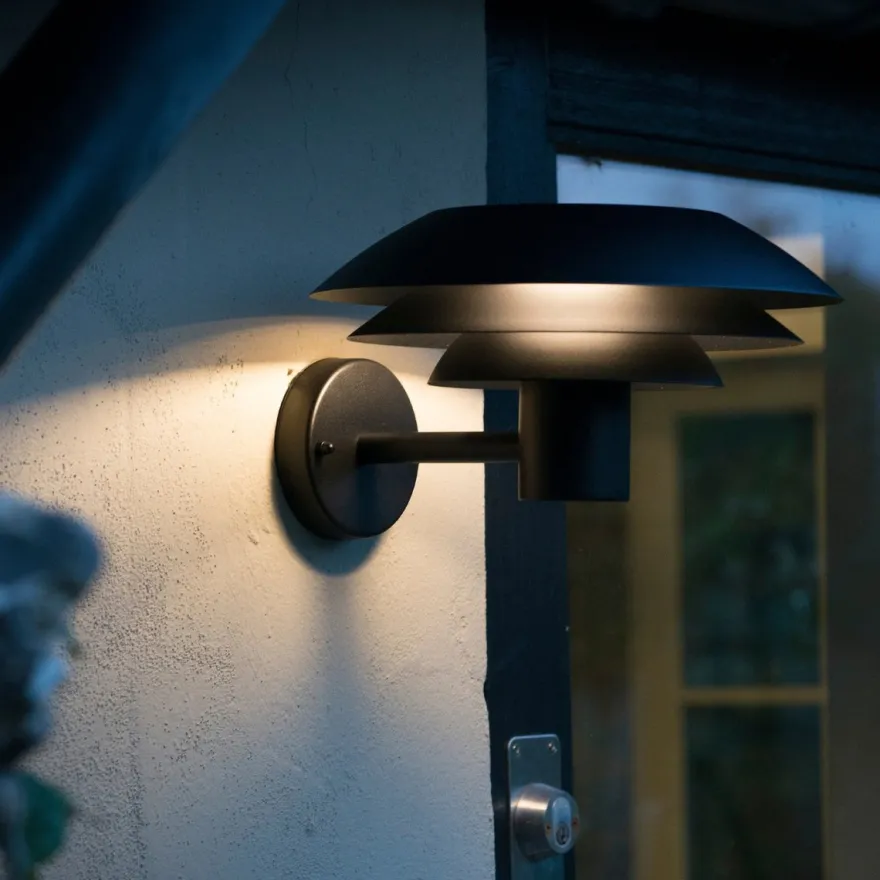 DL31 utendørs vegglampe IP44 - Svart