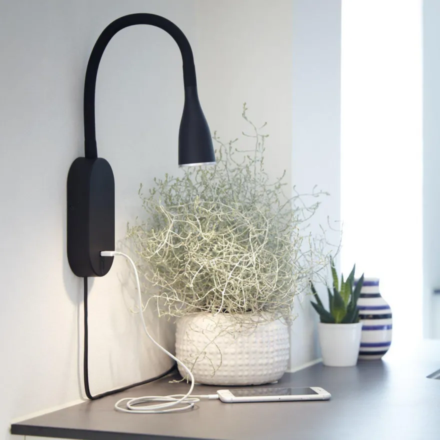 Eye vegglampe 5 watt dimbar m/ USB - Svart