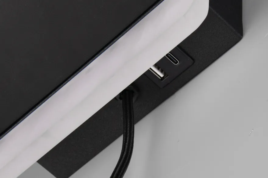 Fairfield vegglampe 9W 3000 Kelvin med USB - 3-step dim
