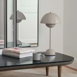 Flowerpot VP3 bordlampe