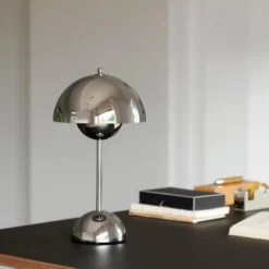 Flowerpot VP9 bærbar bordlampe