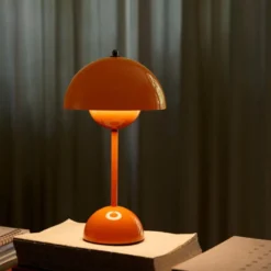 Flowerpot VP9 bærbar bordlampe