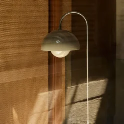Flowerpot VP12 gulvlampe