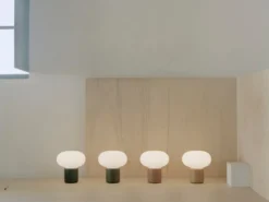 Karl-Johan bærbar bordlampe - Svart