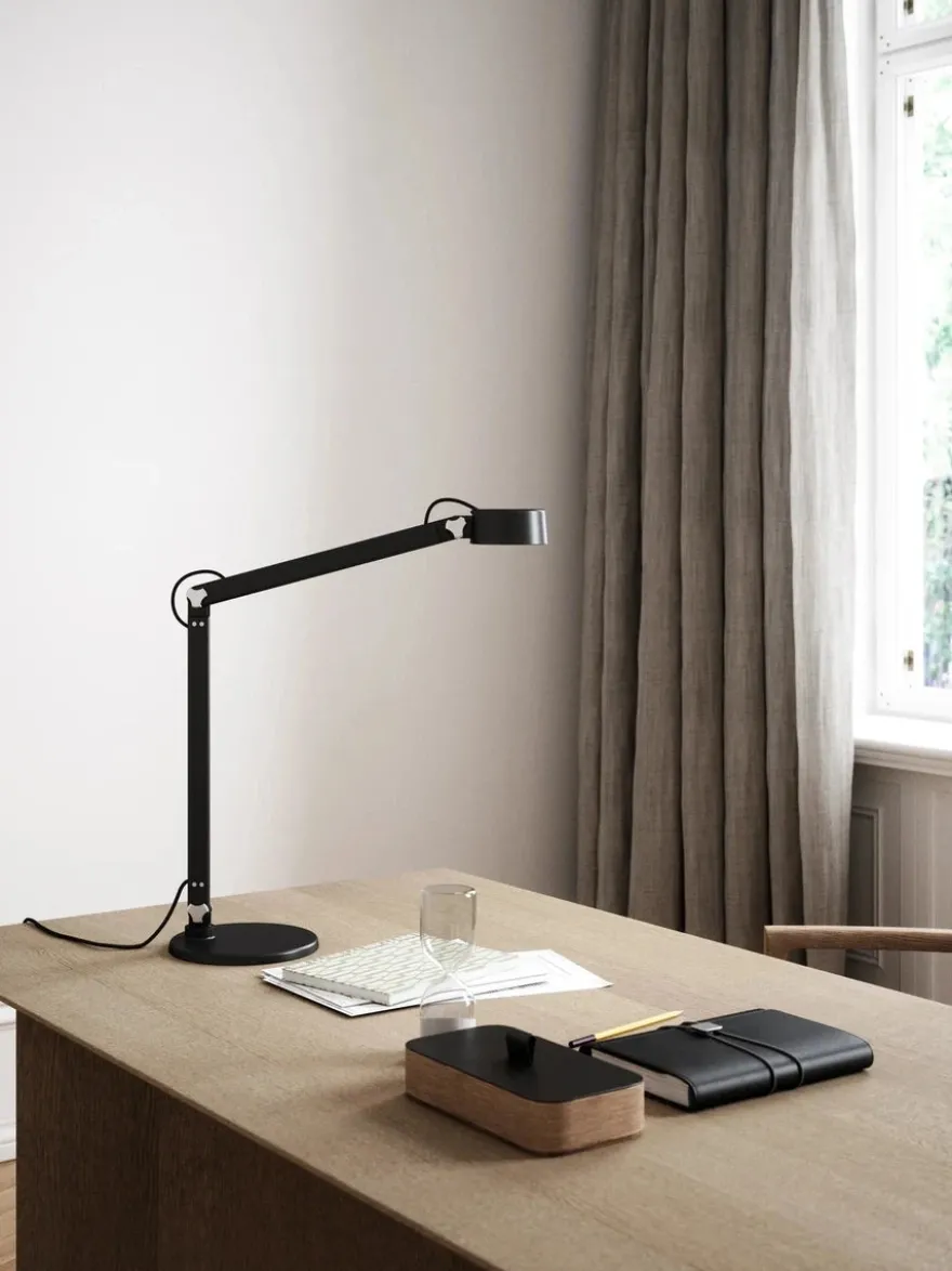 Nobu bord/vegglampe 9W LED dimbar - Svart
