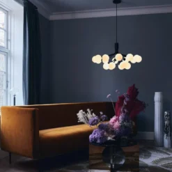 Nuura Apiales 18 satin svart/opal