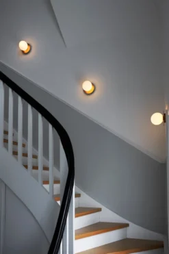 Nuura Liila 1 vegglampe/taklampe - medium - nordic gold / opal