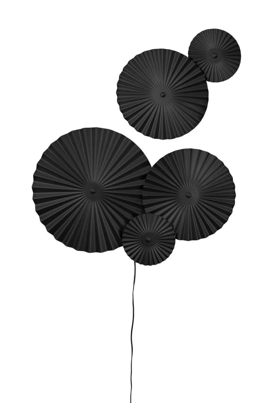 Omega vegglampe - Svart