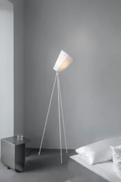 Oslo Wood gulvlampe hvit med skjerm