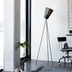 Oslo Wood gulvlampe svart med skjerm