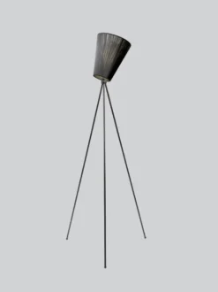 Oslo Wood gulvlampe svart med skjerm