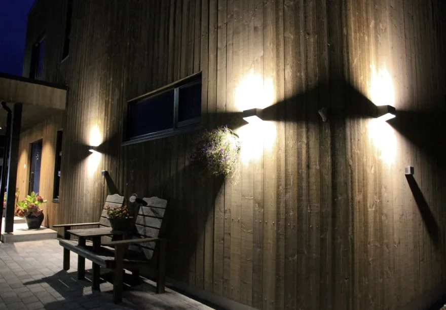Søgne xl vegglampe opp/ned utendørs IP54 18W 3000K - Svart