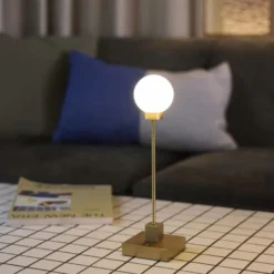 Snowball portable bordlampe