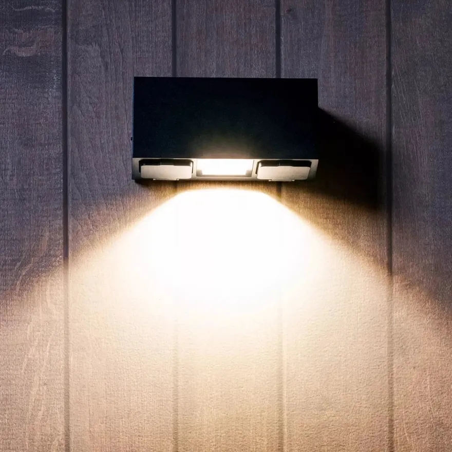 Talos vegglampe utendørs IP54 8W m/dobbel stikkontakt