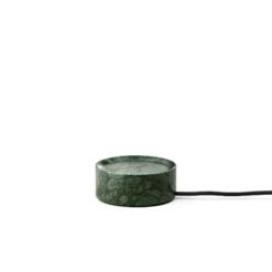 Trip oppladbar bordlampe - Moss marmor/Orange blank skjerm