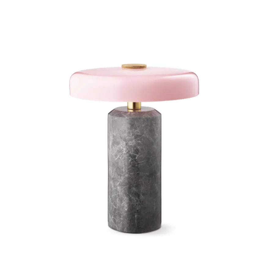 Trip oppladbar bordlampe - Sølv marmor/Rosa blank skjerm