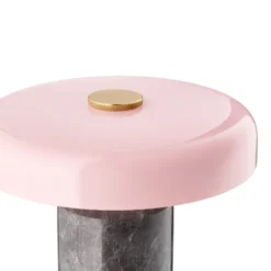 Trip oppladbar bordlampe - Sølv marmor/Rosa blank skjerm