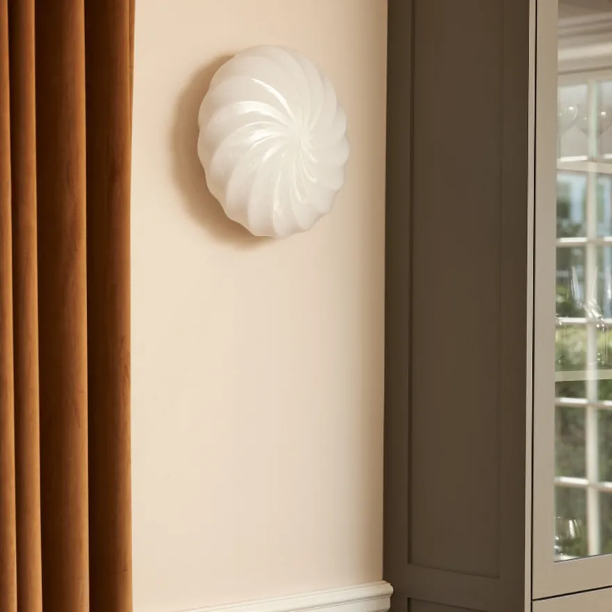Twist taklampe - Antikk messing / Opal
