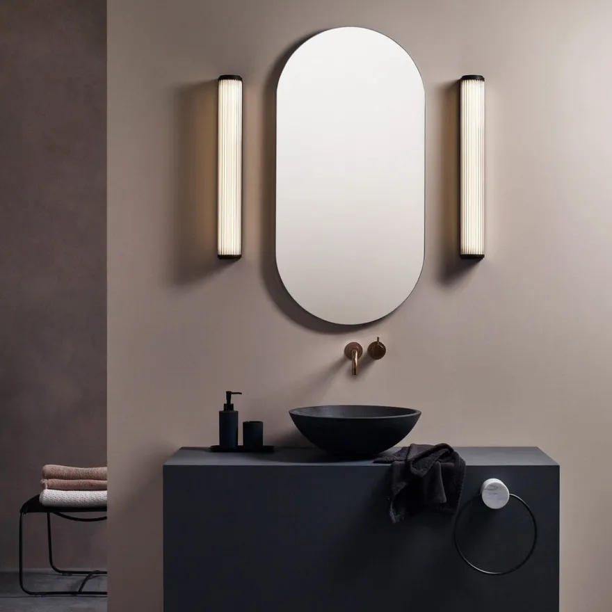 Versailles 600 vegglampe 25W IP44 3000 kelvin - Matt Gullfarget